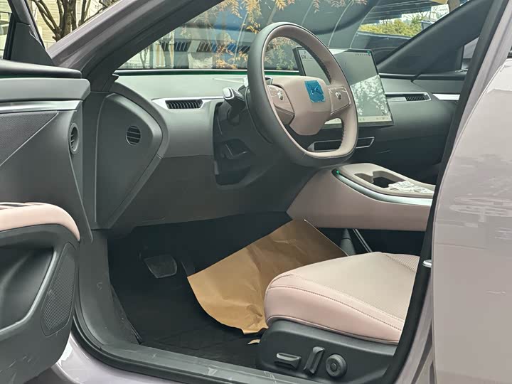 Фото 8 - XPeng Mona M03