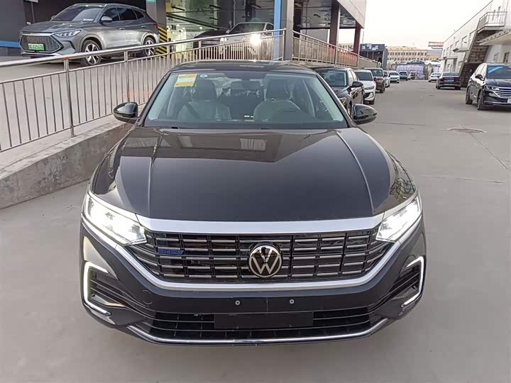 Фото 3 - Volkswagen Passat Hybrid