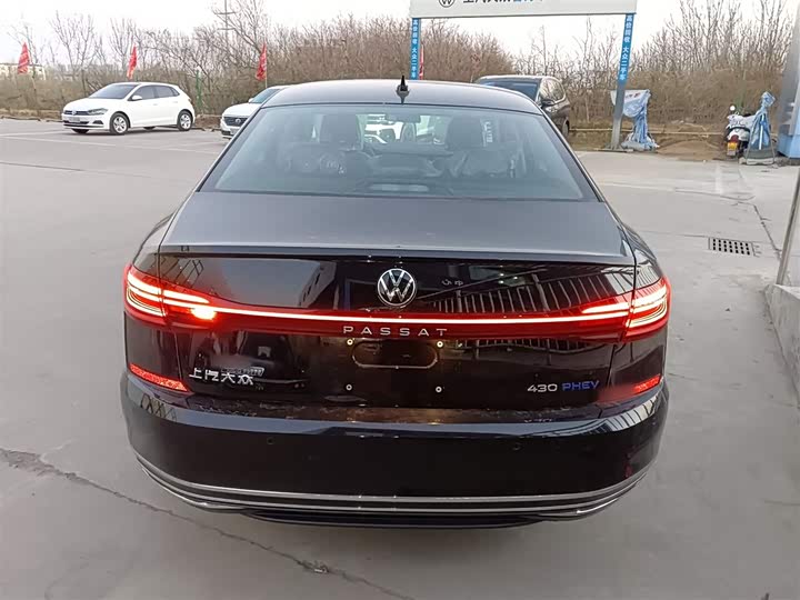 Фото 6 - Volkswagen Passat Hybrid