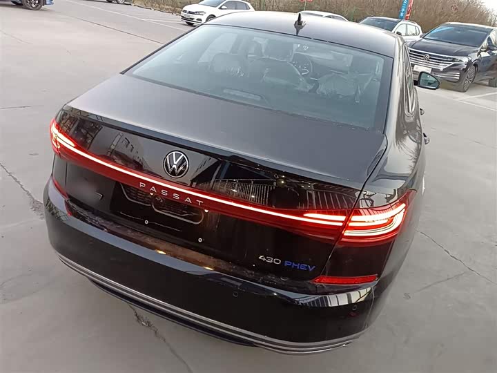 Фото 7 - Volkswagen Passat Hybrid