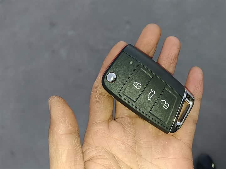 Фото 9 - Volkswagen Passat Hybrid