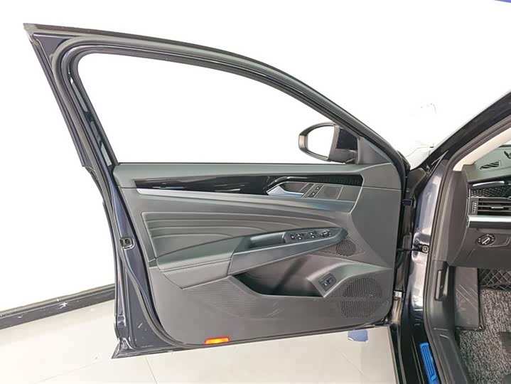 Фото 7 - Volkswagen Passat