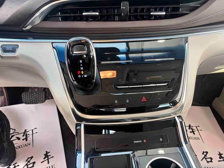 Фото 8 - Buick GL8 ES