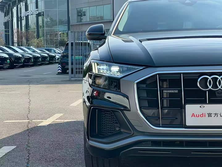 Фото 6 - Audi Q8