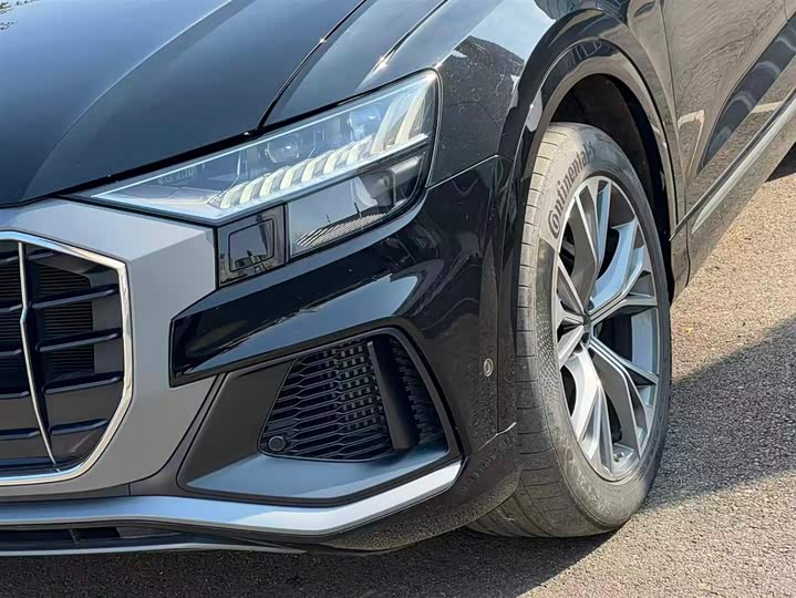 Фото 7 - Audi Q8