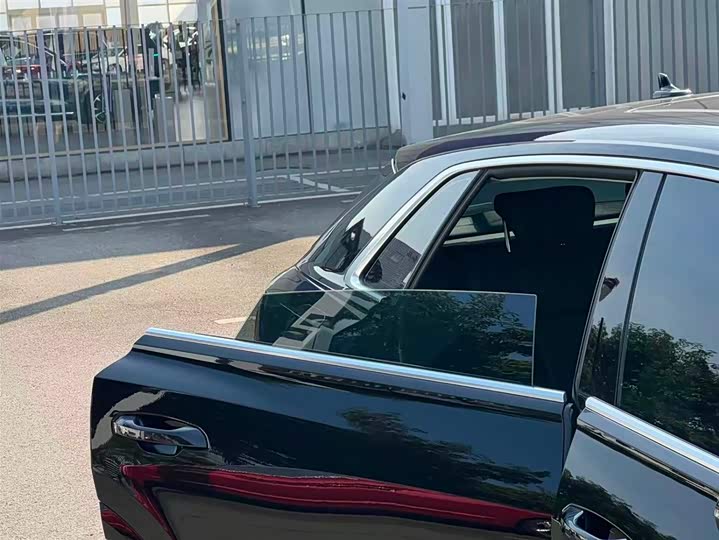 Фото 9 - Audi Q8