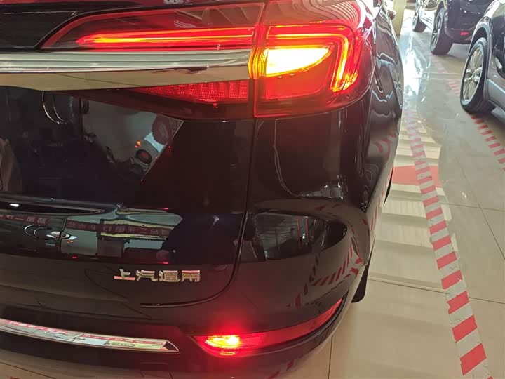 Фото 8 - Buick Enclave