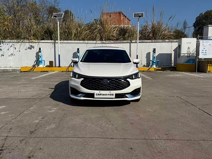 Фото 2 - Ford Escort