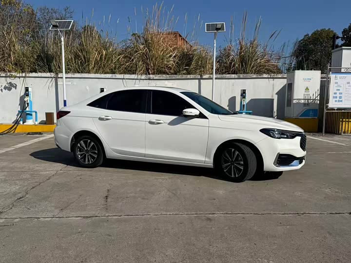 Фото 4 - Ford Escort