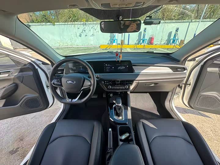 Фото 9 - Ford Escort