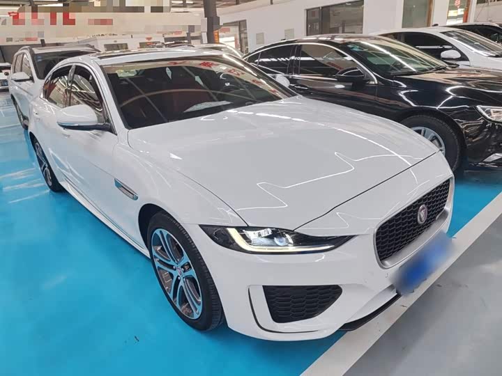 Фото 4 - Jaguar XE L