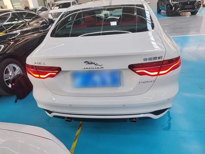 Фото 6 - Jaguar XE L