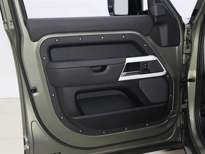 Фото 9 - Land Rover Defender