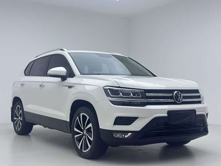 Фото 3 - Volkswagen Tharu