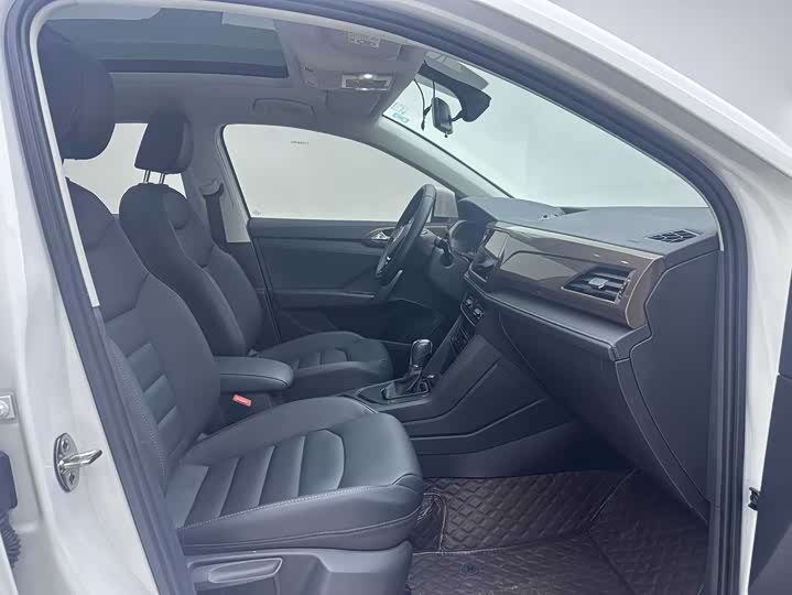 Фото 9 - Volkswagen Tharu