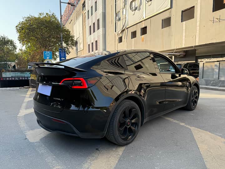 Фото 8 - Tesla Model Y