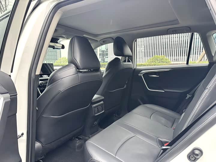 Фото 4 - Toyota Wildlander