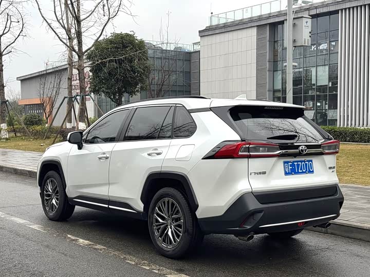 Фото 7 - Toyota Wildlander