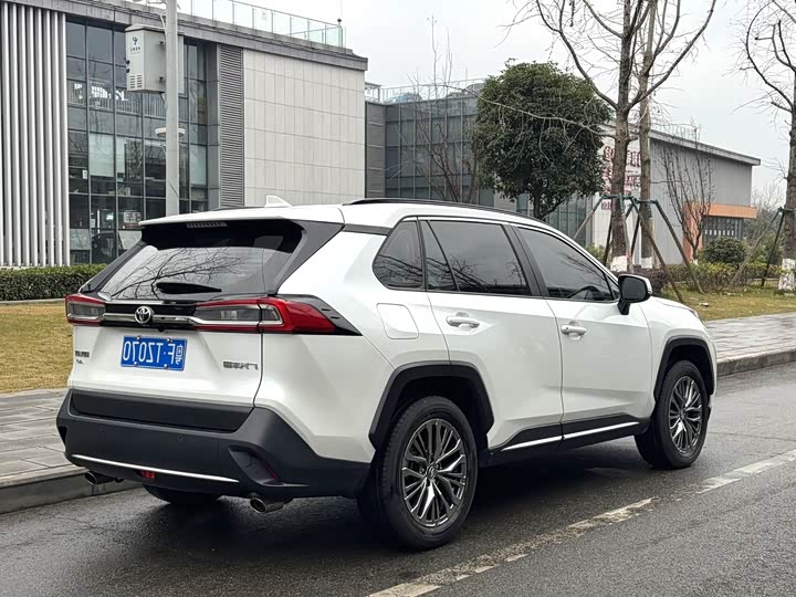 Фото 9 - Toyota Wildlander