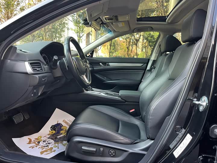 Фото 6 - Honda Accord