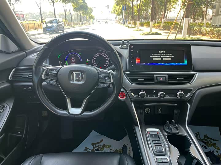 Фото 8 - Honda Accord