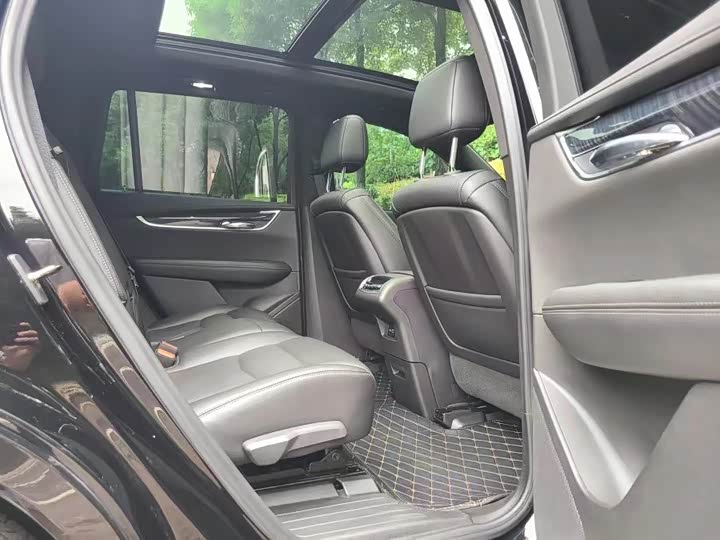 Фото 6 - Cadillac XT6