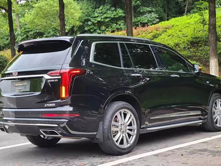 Фото 9 - Cadillac XT6