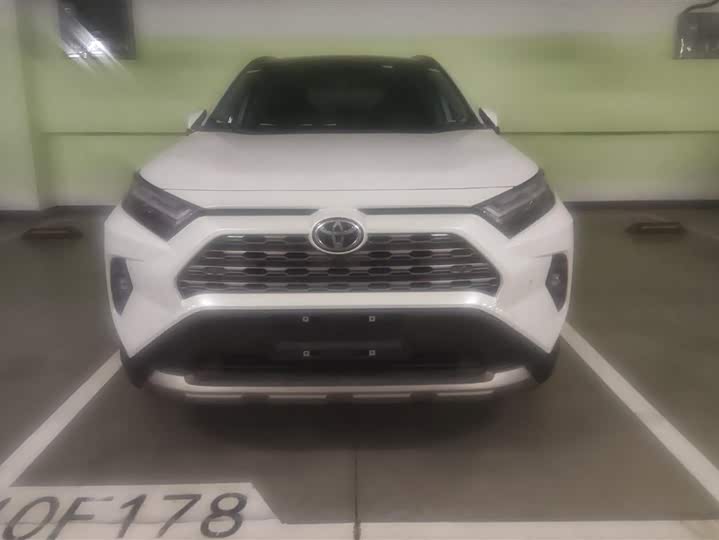 Фото 2 - Toyota RAV4