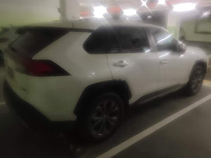 Фото 3 - Toyota RAV4