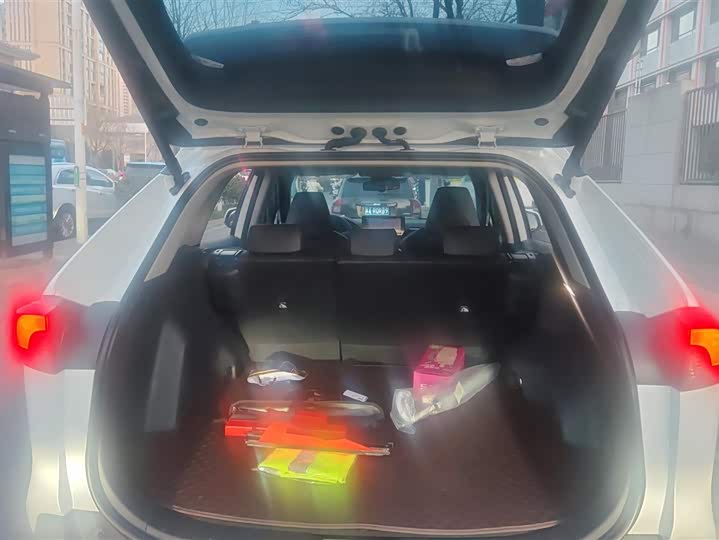 Фото 4 - Toyota RAV4