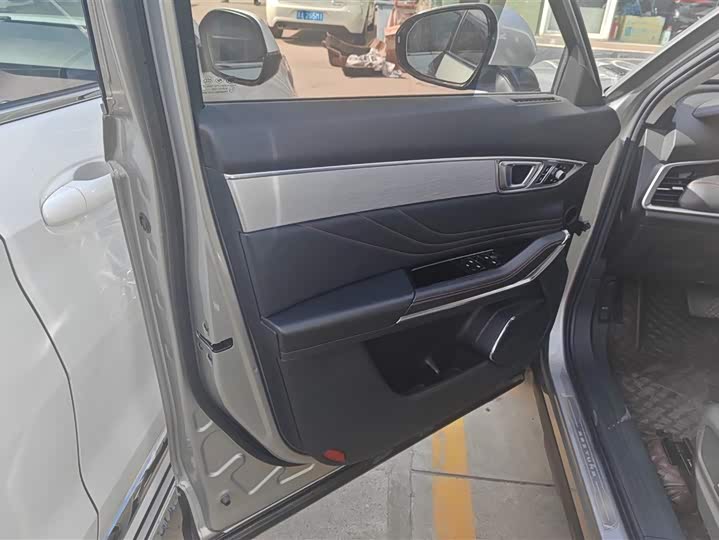 Фото 7 - Bestune T99