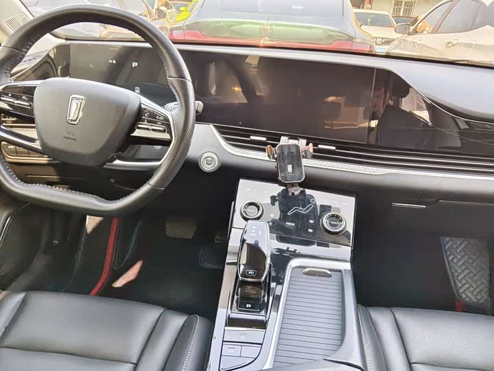 Фото 7 - Bestune B70