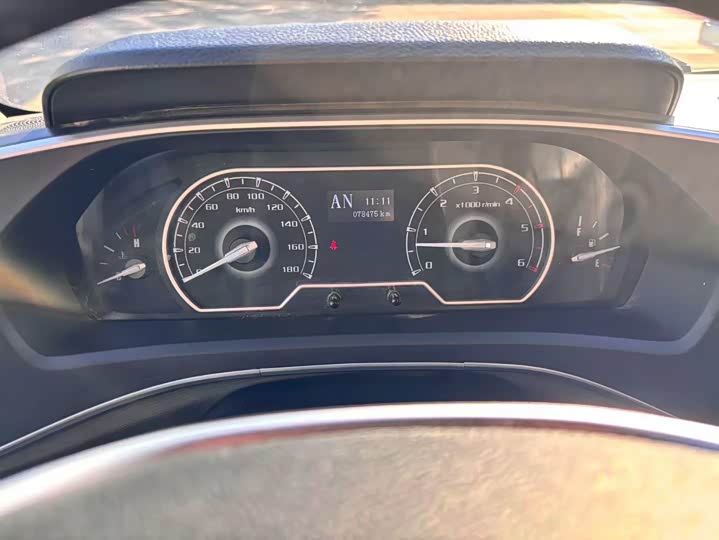 Фото 9 - Maxus V80