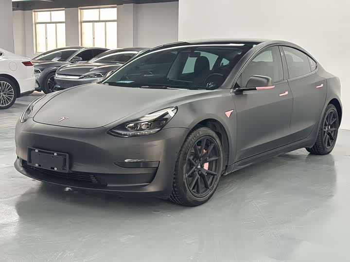 Фото 1 - Tesla Model 3