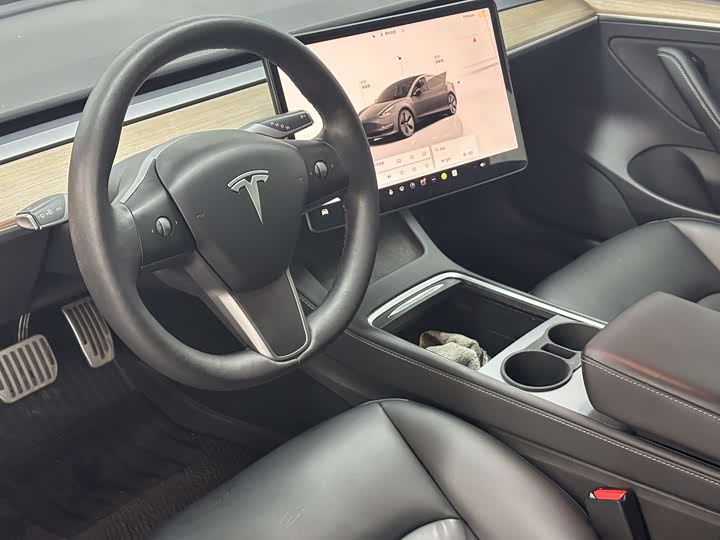 Фото 4 - Tesla Model 3