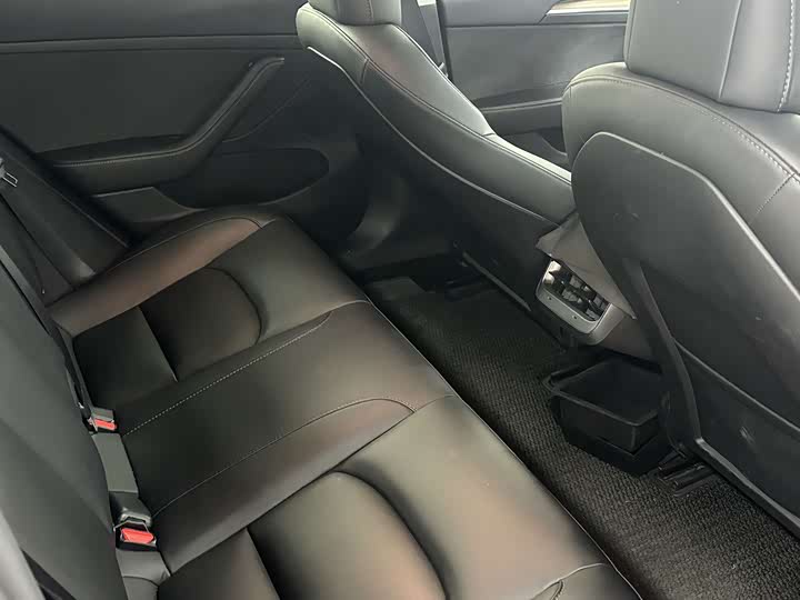 Фото 7 - Tesla Model 3