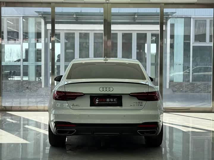Фото 4 - Audi A4L