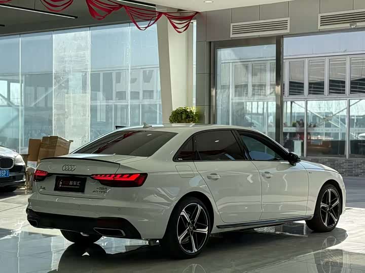 Фото 5 - Audi A4L