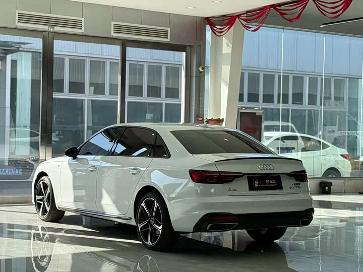 Фото 6 - Audi A4L