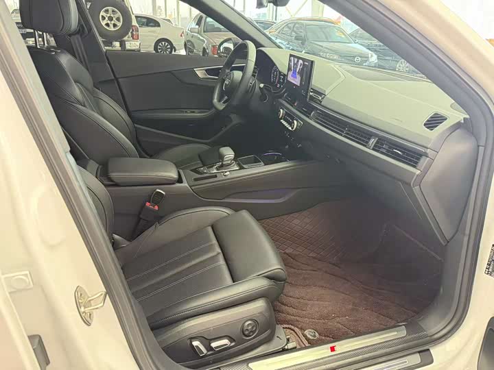 Фото 7 - Audi A4L