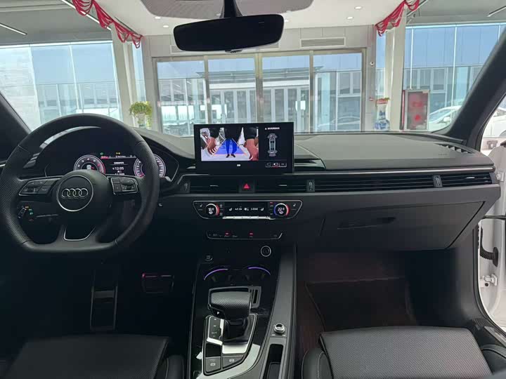 Фото 9 - Audi A4L