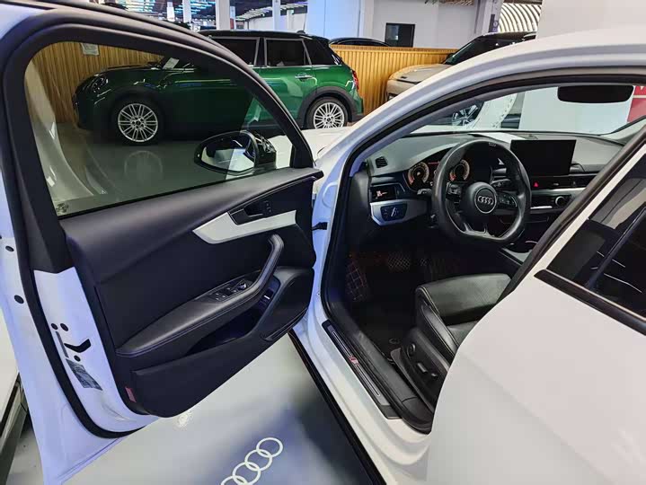 Фото 4 - Audi A4L