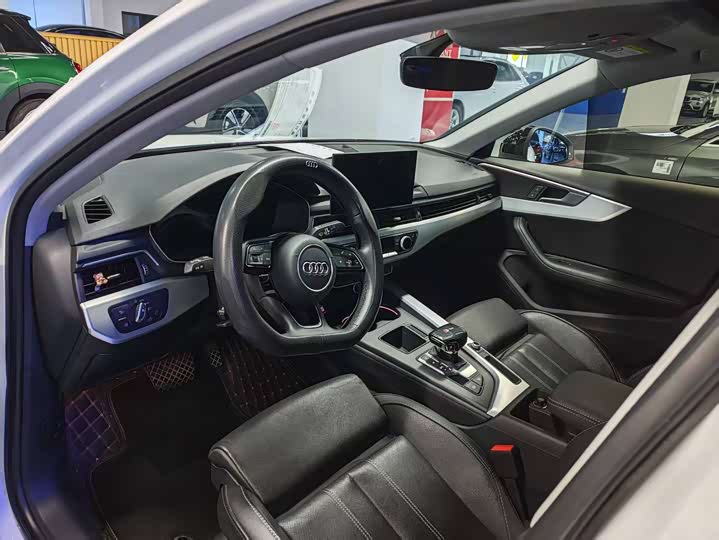 Фото 5 - Audi A4L