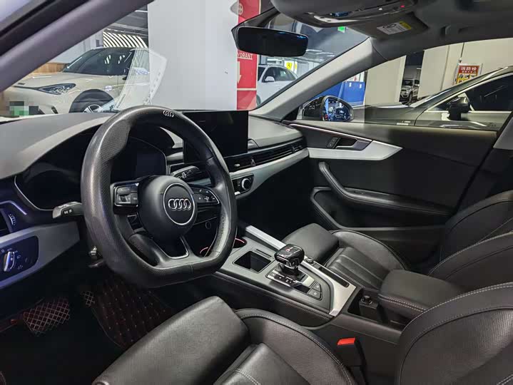 Фото 6 - Audi A4L