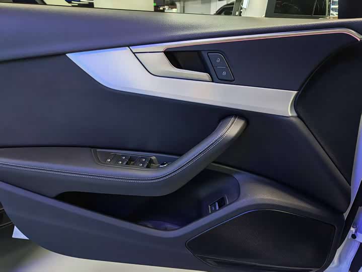 Фото 7 - Audi A4L