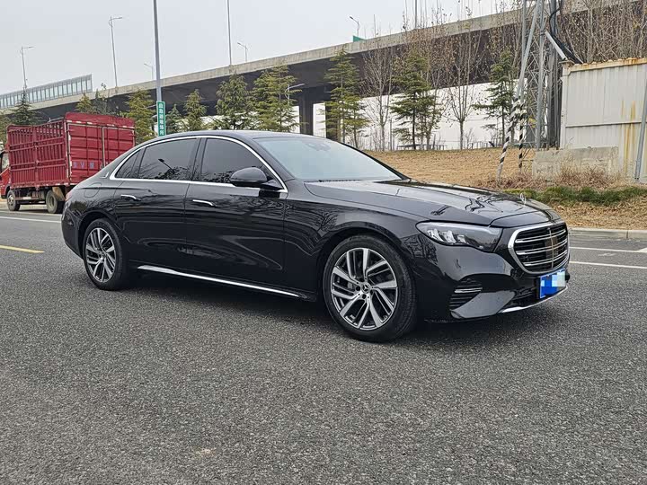 Фото 2 - Mercedes-Benz E-Class