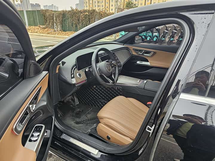 Фото 5 - Mercedes-Benz E-Class