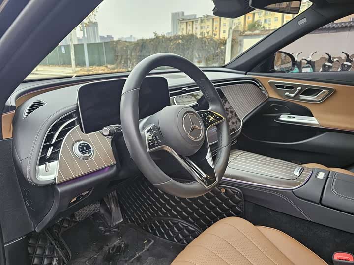 Фото 7 - Mercedes-Benz E-Class