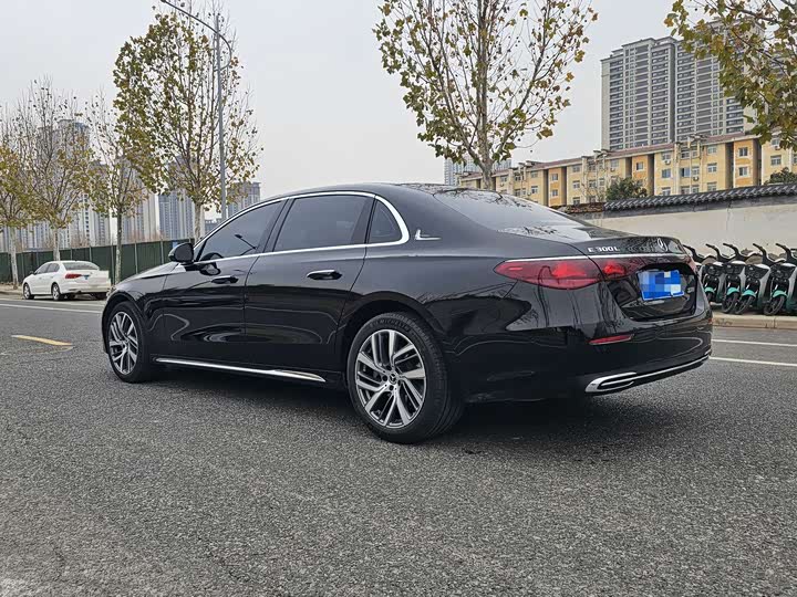 Фото 8 - Mercedes-Benz E-Class