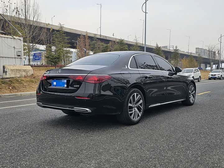 Фото 9 - Mercedes-Benz E-Class